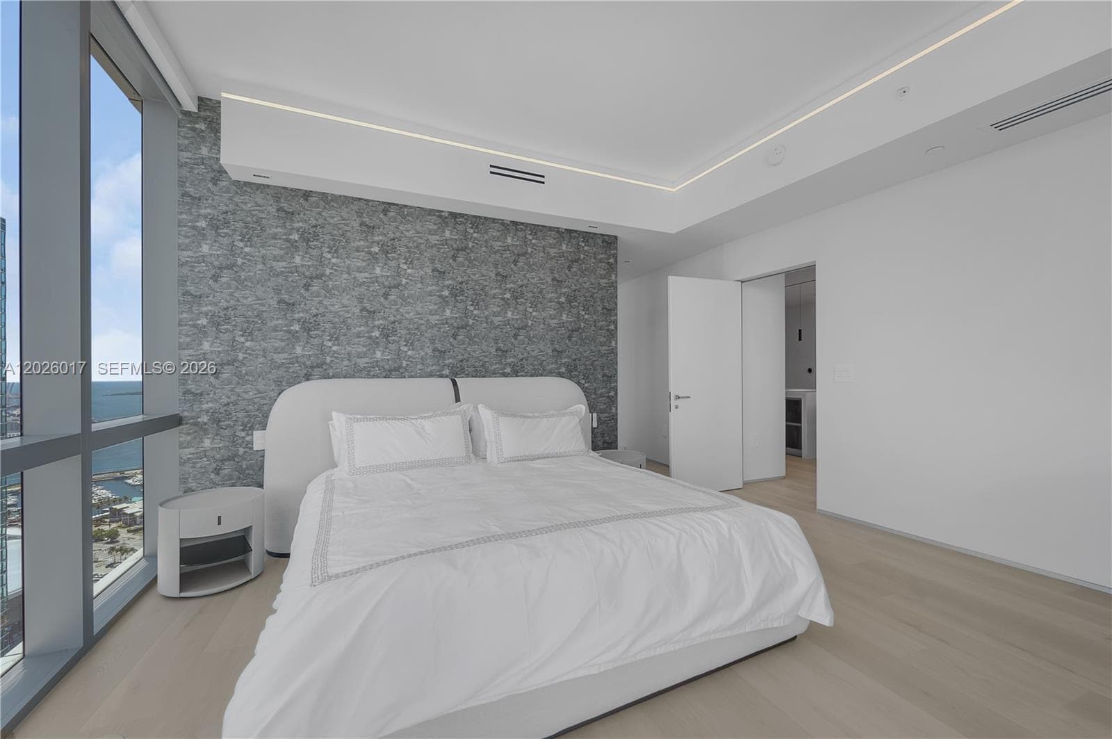 851 NE 1st Ave # 4201, Miami FL 33132 — 72
