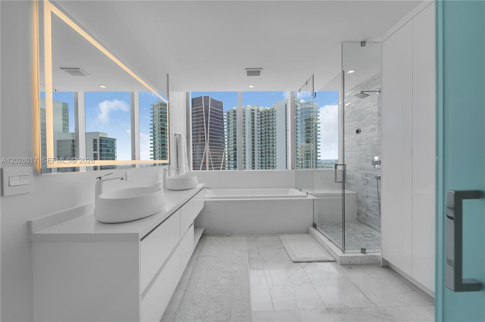 851 NE 1st Ave # 4201, Miami FL 33132 — 76