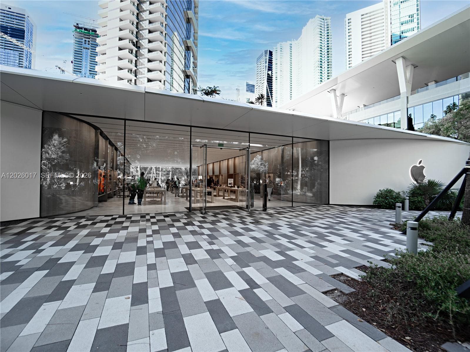 851 NE 1st Ave # 4201, Miami FL 33132 — 141