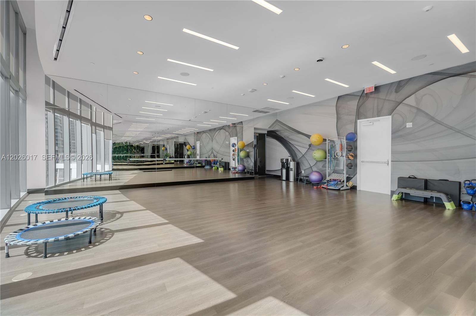 851 NE 1st Ave # 4201, Miami FL 33132 — 118