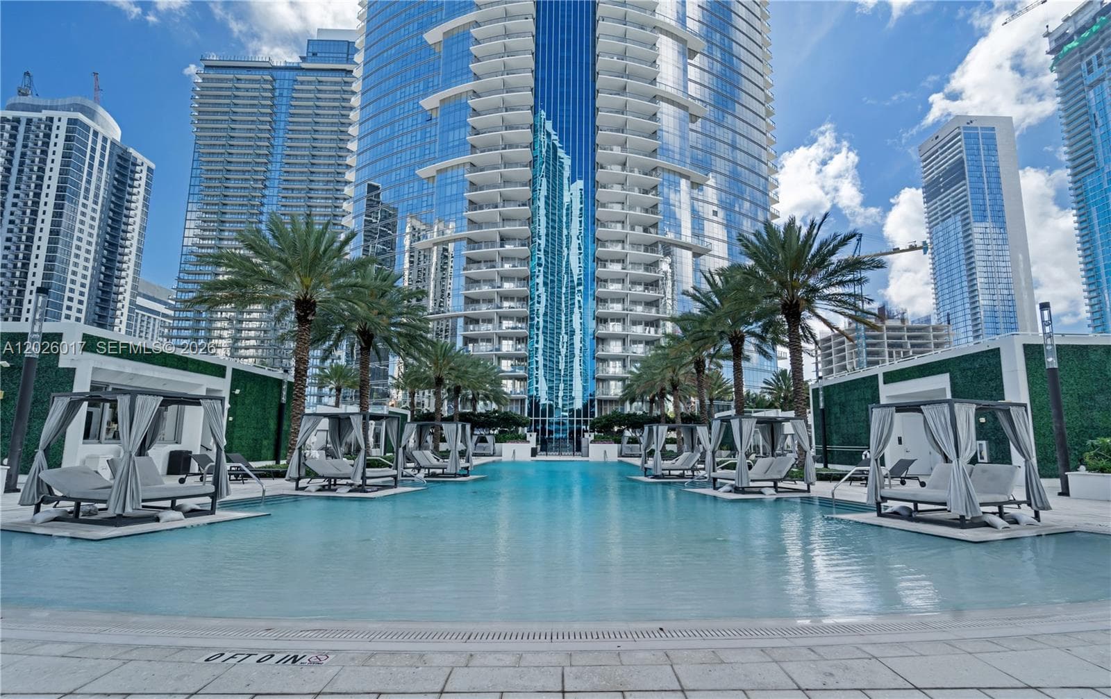 851 NE 1st Ave # 4201, Miami FL 33132 — 119