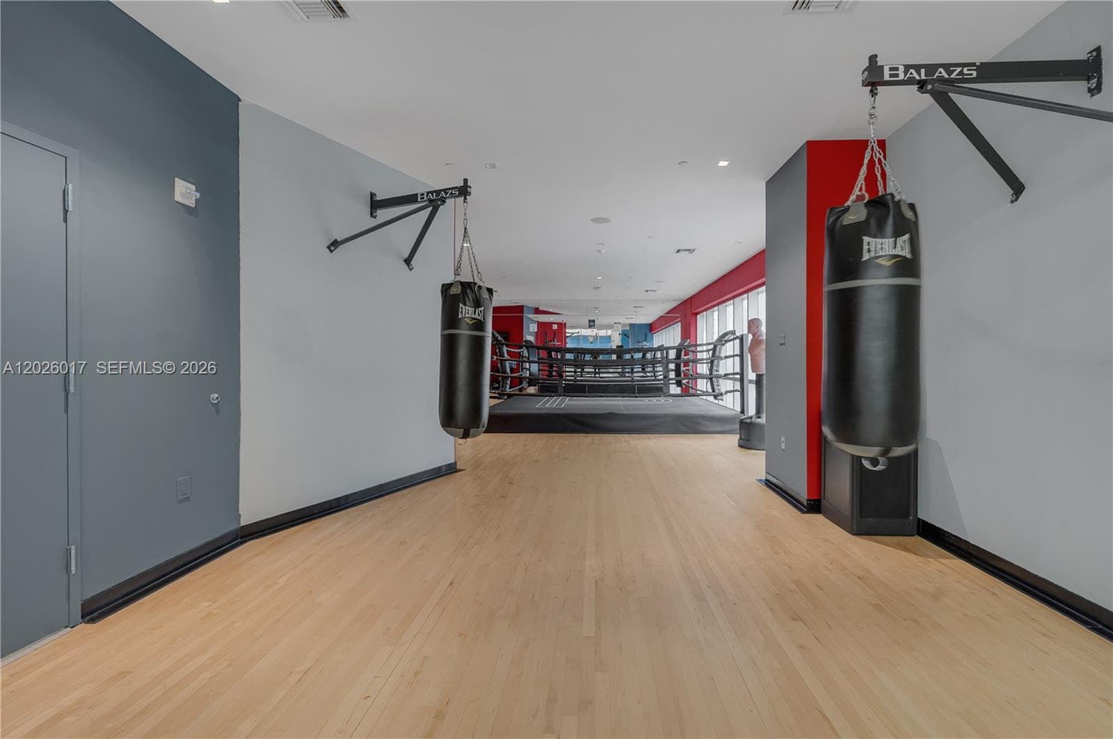 851 NE 1st Ave # 4201, Miami FL 33132 — 125