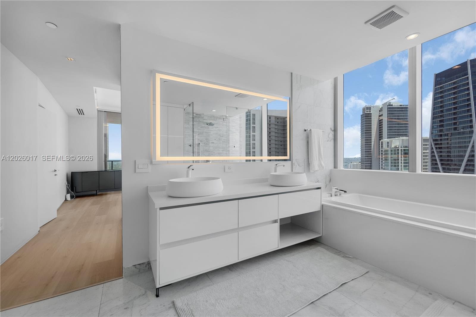 851 NE 1st Ave # 4201, Miami FL 33132 — 77