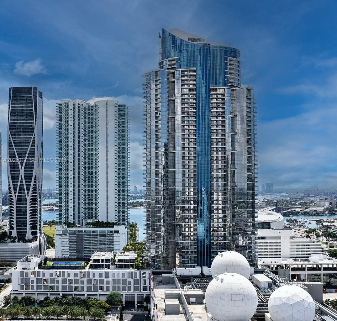851 NE 1st Ave # 4201, Miami FL 33132 — 3
