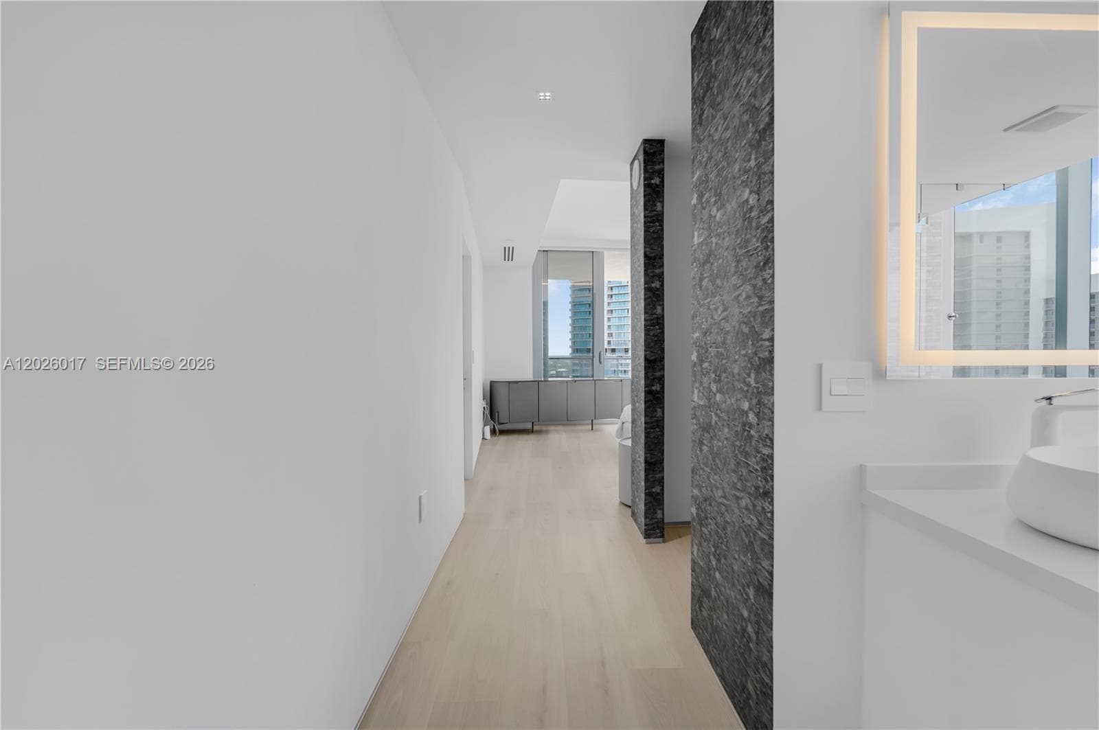 851 NE 1st Ave # 4201, Miami FL 33132 — 80