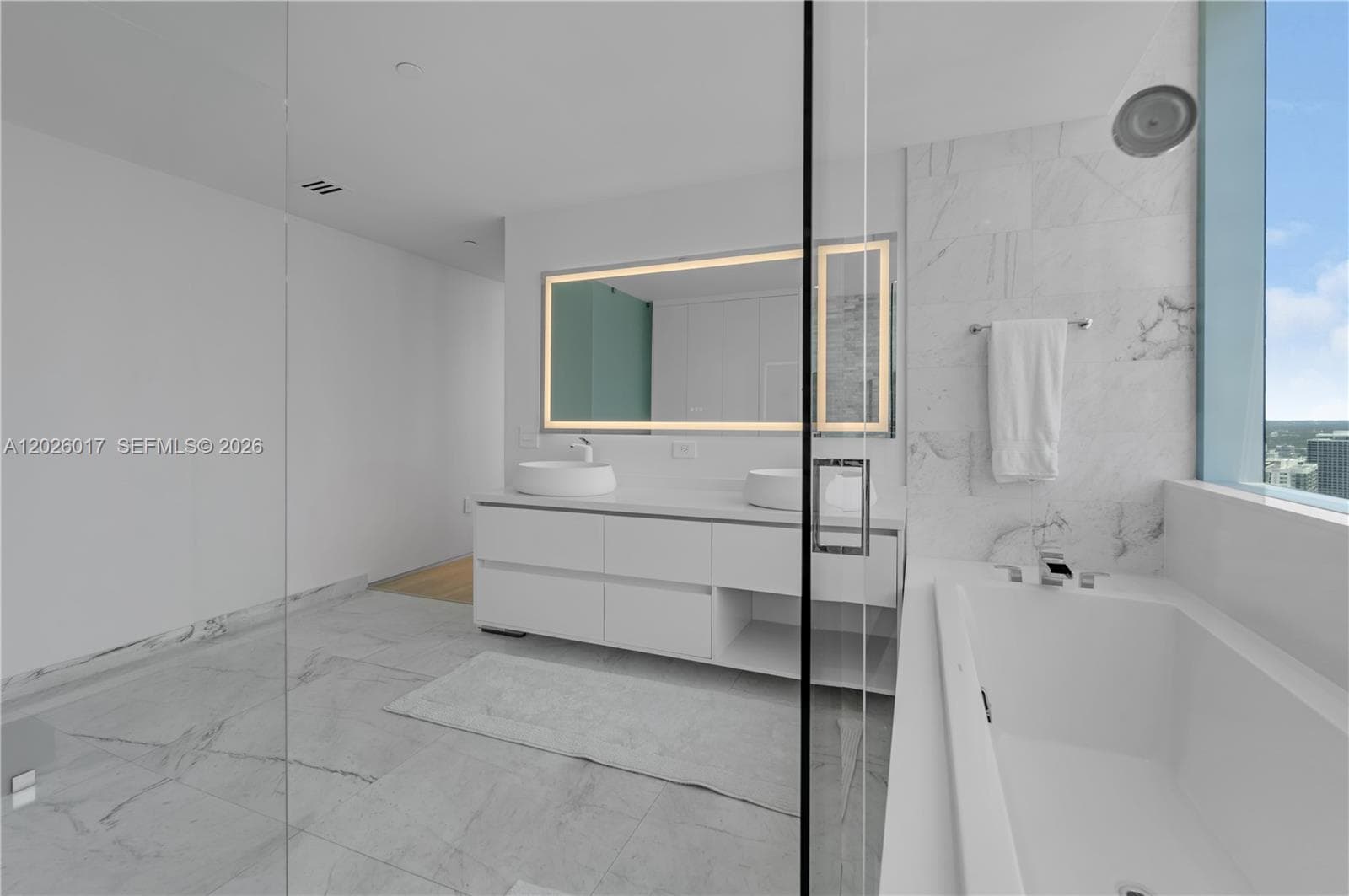 851 NE 1st Ave # 4201, Miami FL 33132 — 81