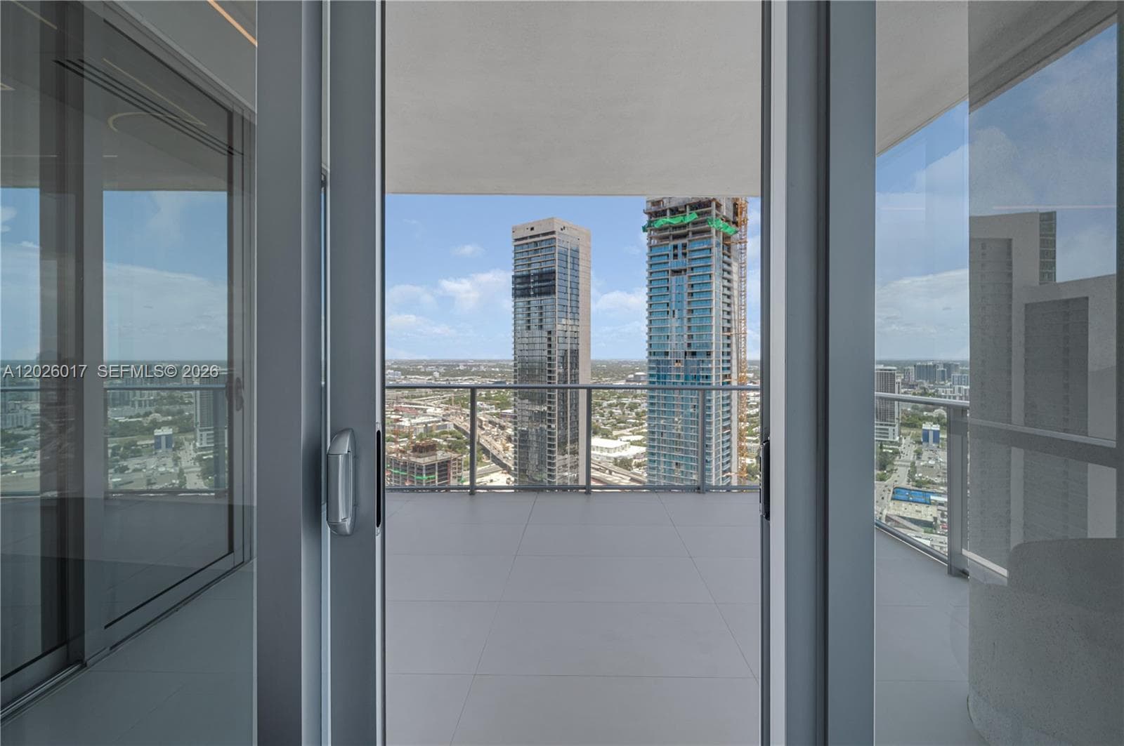 851 NE 1st Ave # 4201, Miami FL 33132 — 82