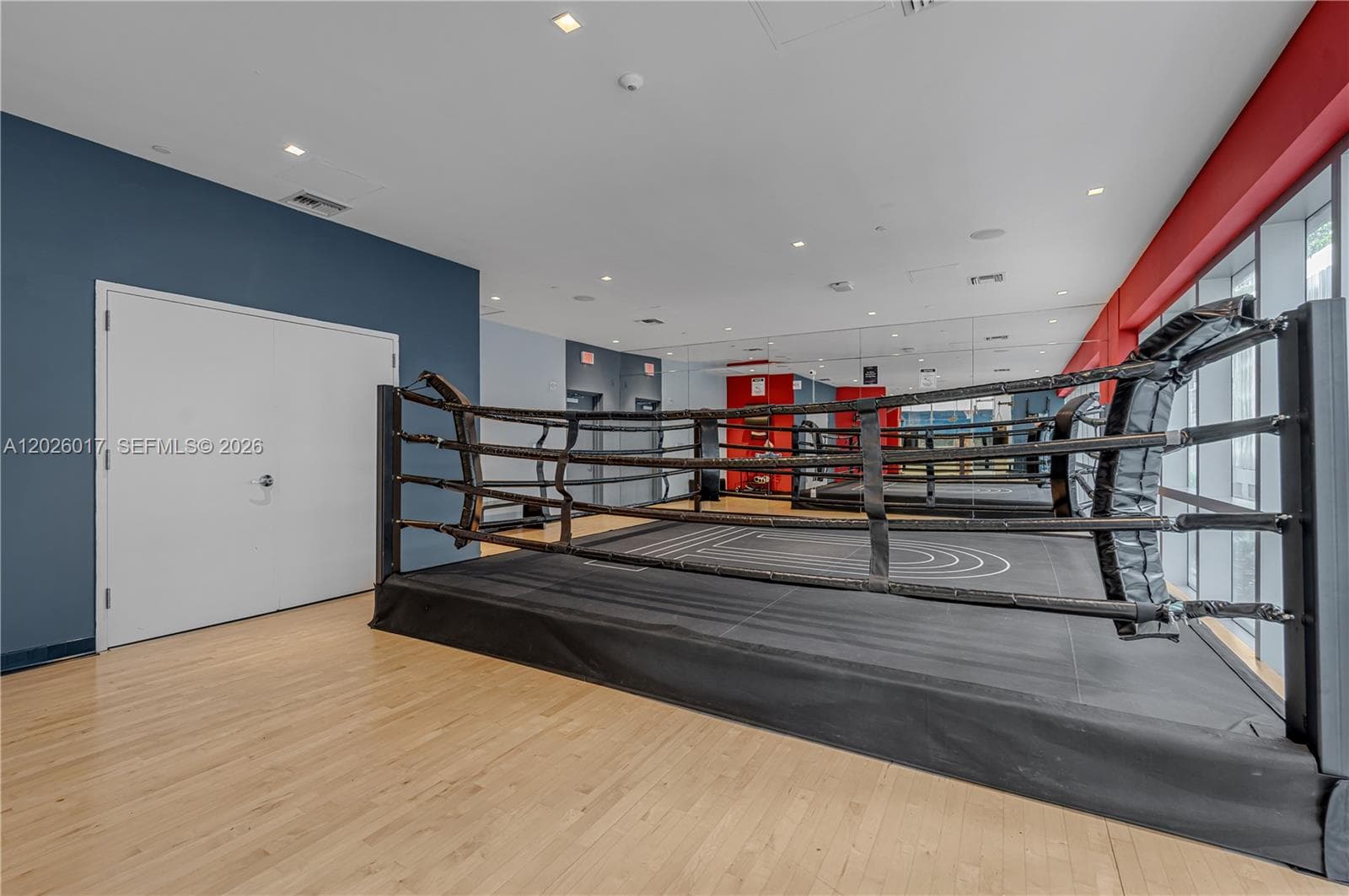 851 NE 1st Ave # 4201, Miami FL 33132 — 126