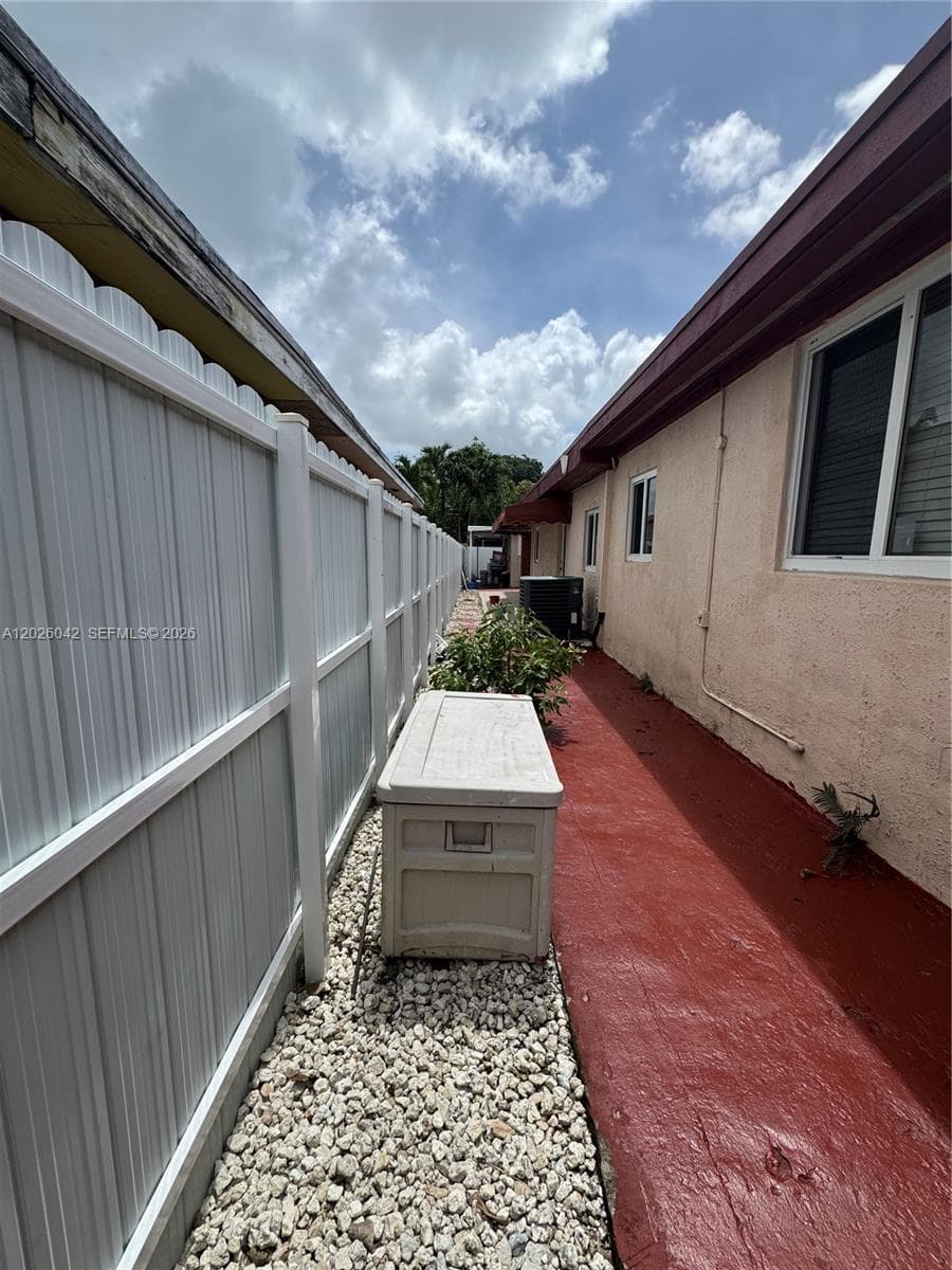 5551 E 4th Ave, Hialeah FL 33013 — 15