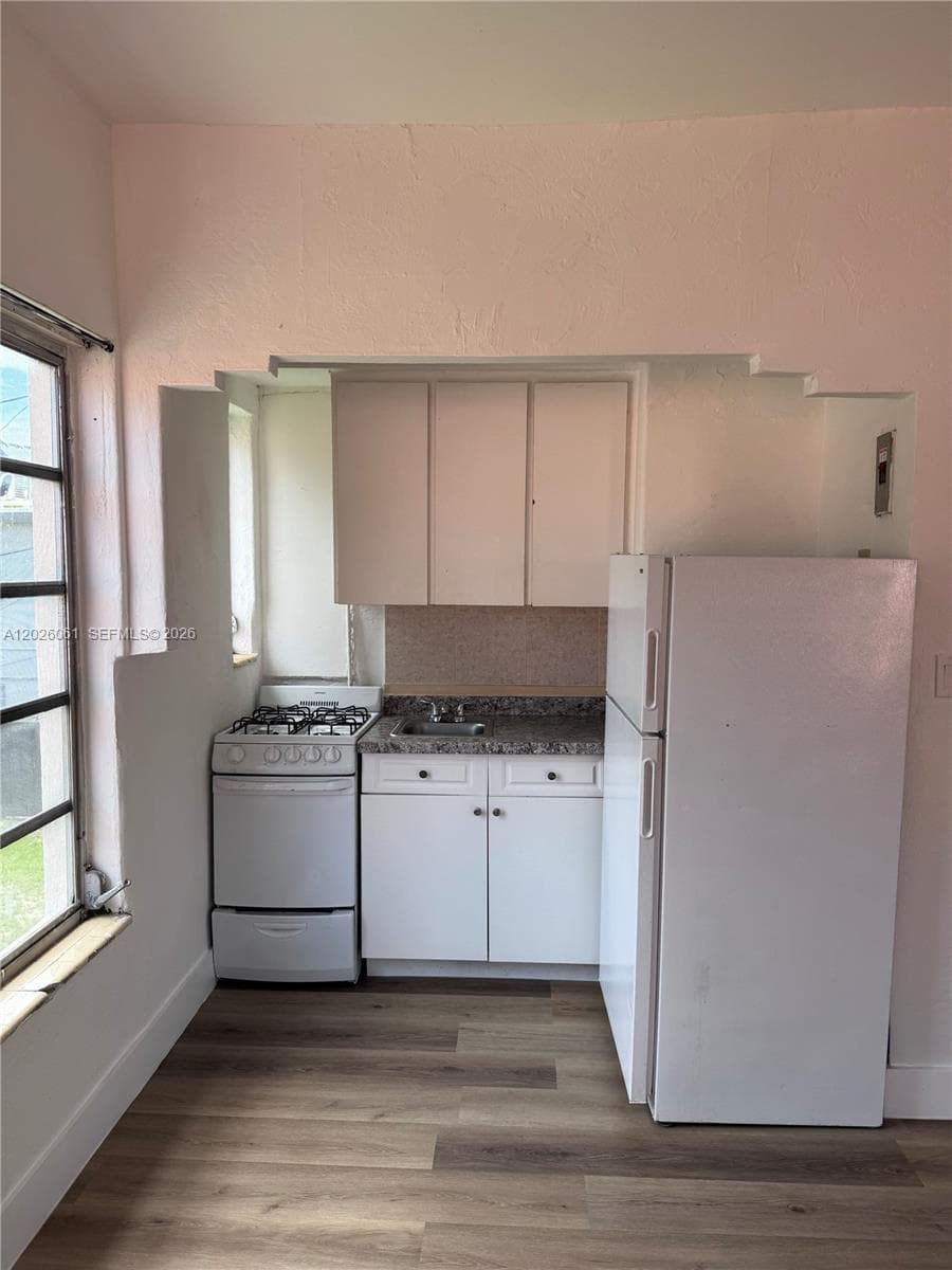 825 Alton Road # 8, Miami Beach FL 33139 — 1