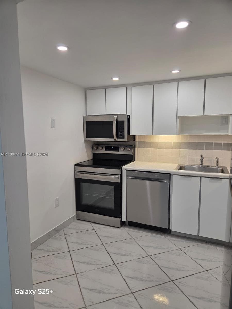 16851 NE 23rd Ave # B601, North Miami Beach FL 33160 — 5