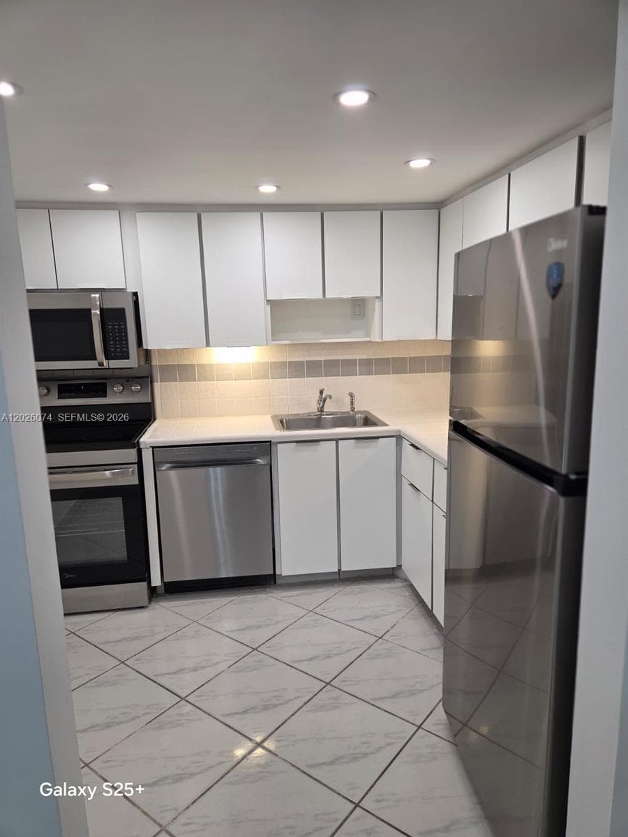 16851 NE 23rd Ave # B601, North Miami Beach FL 33160 — 4