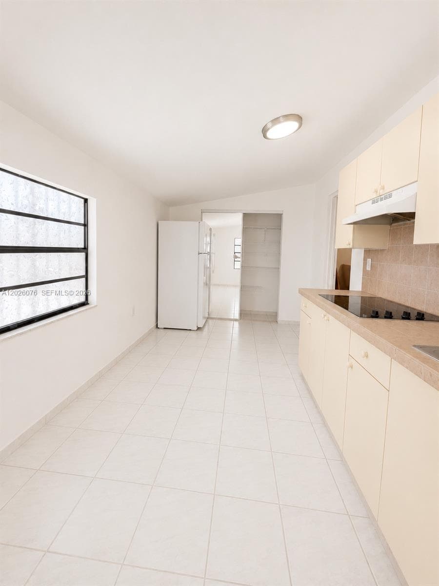 Kings Gardens Sec Two, Miami Gardens, FL — 2