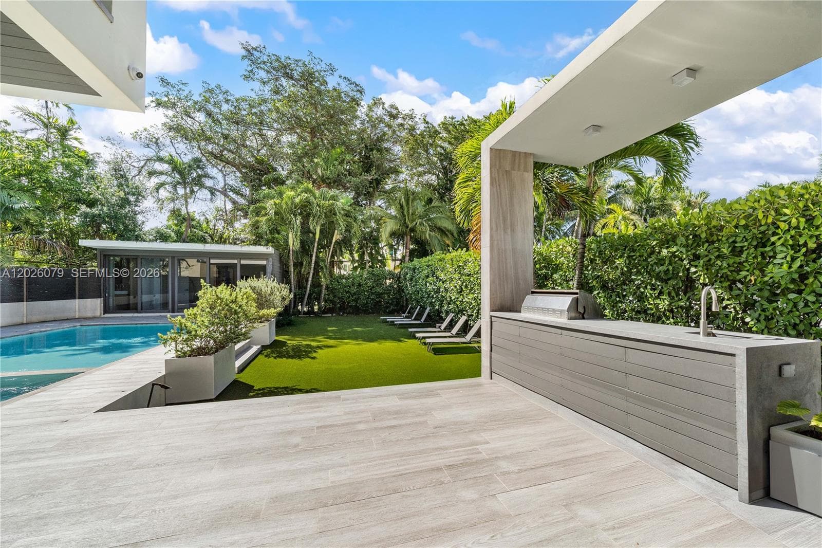 5061 N Bay Rd, Miami Beach FL 33140 — 53
