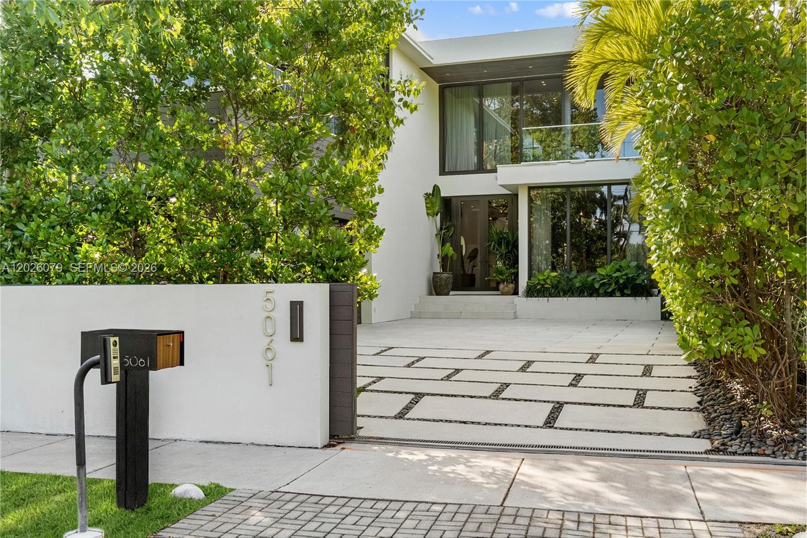 5061 N Bay Rd, Miami Beach FL 33140 — 63