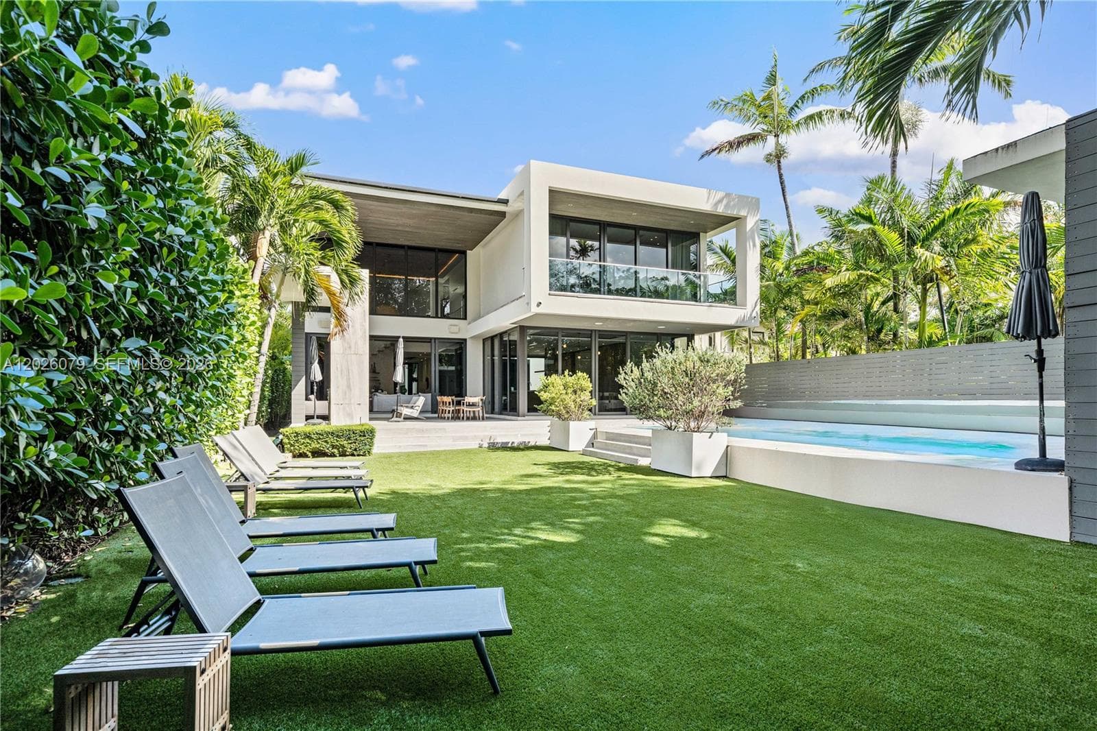 5061 N Bay Rd, Miami Beach FL 33140 — 1