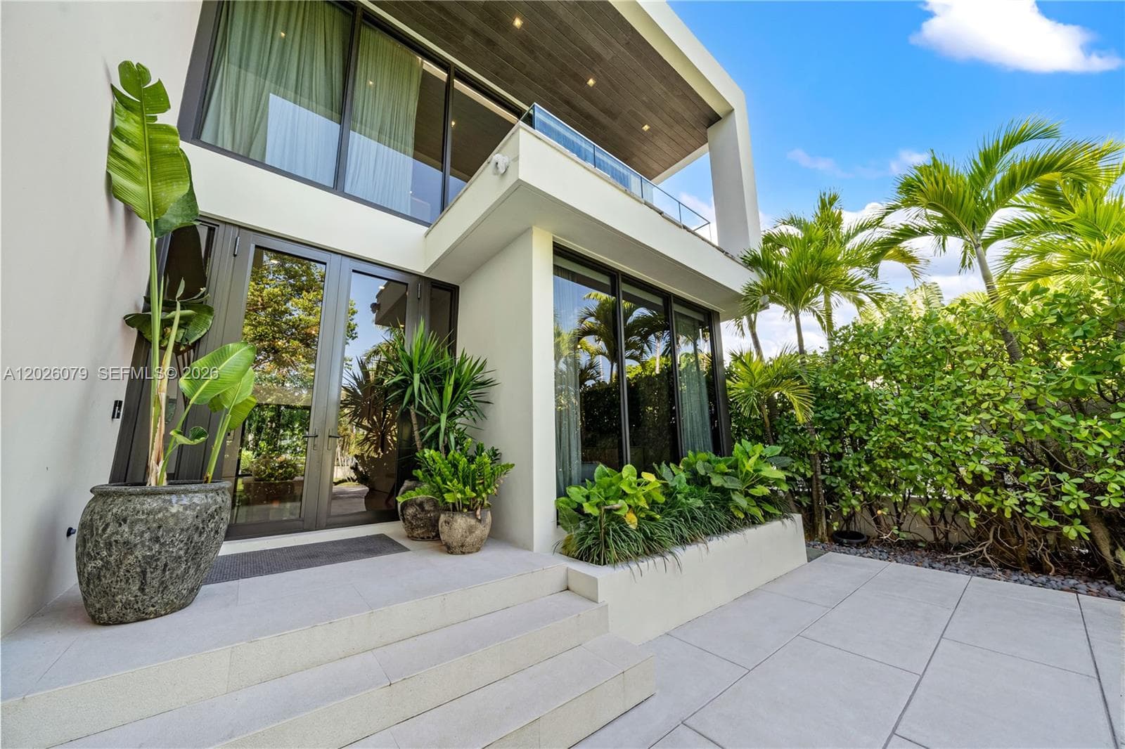 5061 N Bay Rd, Miami Beach FL 33140 — 61