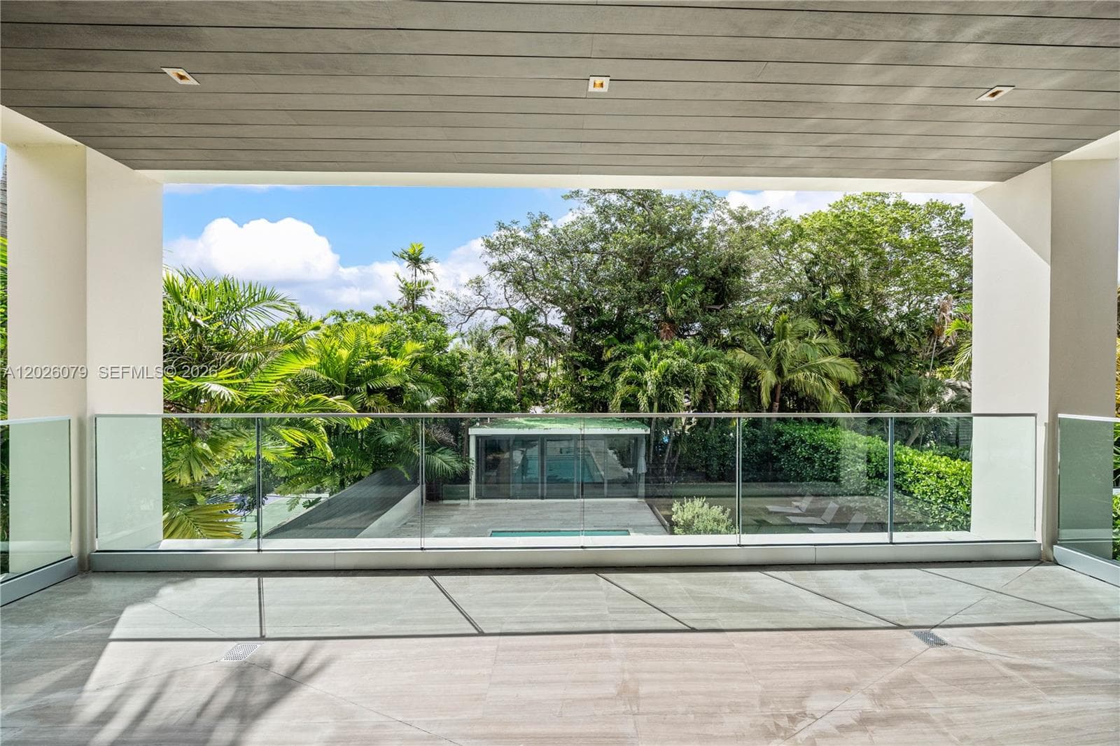 5061 N Bay Rd, Miami Beach FL 33140 — 18
