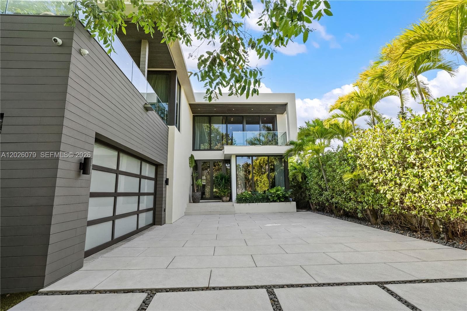 5061 N Bay Rd, Miami Beach FL 33140 — 60