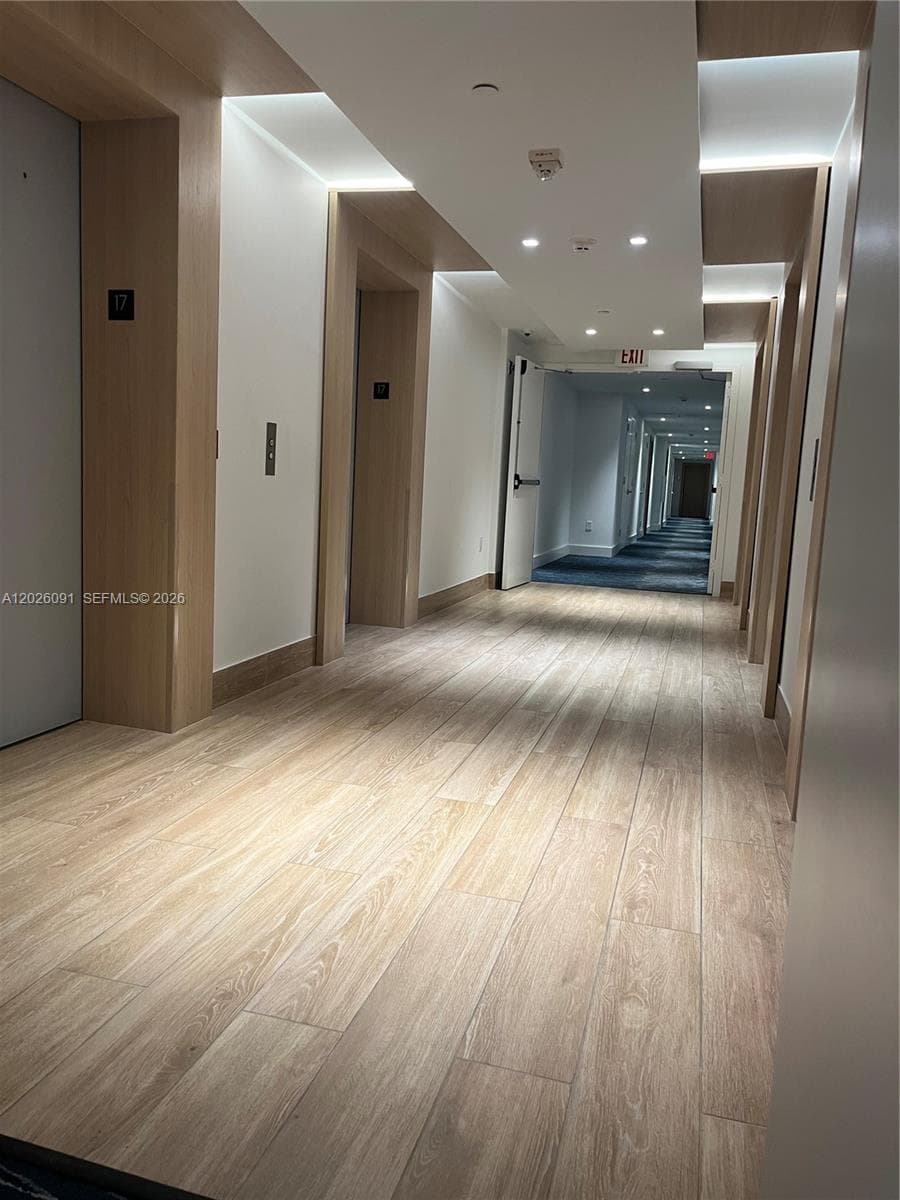 90 SW 3rd St # 1705, Miami FL 33130 — 27