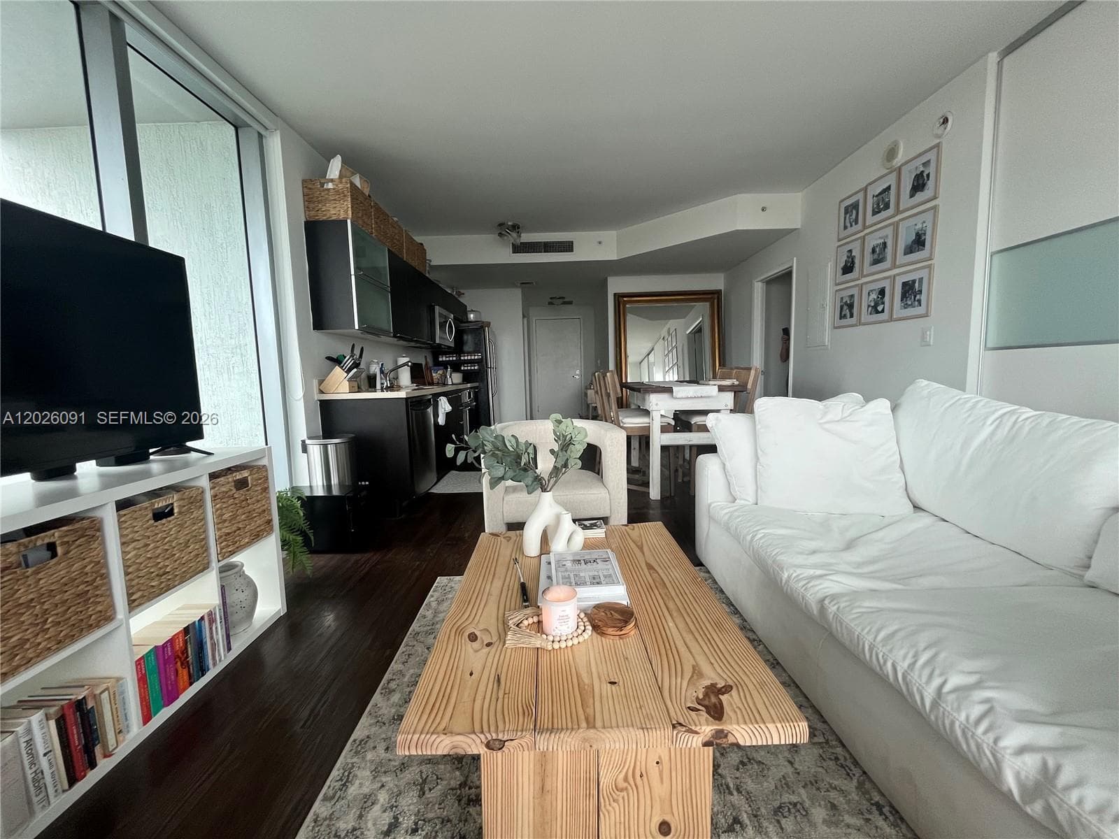 90 SW 3rd St # 1705, Miami FL 33130 — 3