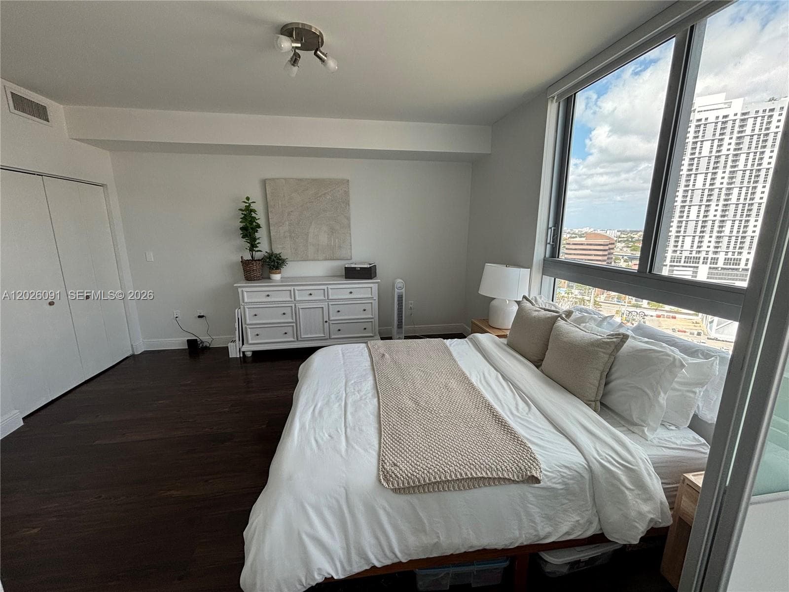 90 SW 3rd St # 1705, Miami FL 33130 — 9