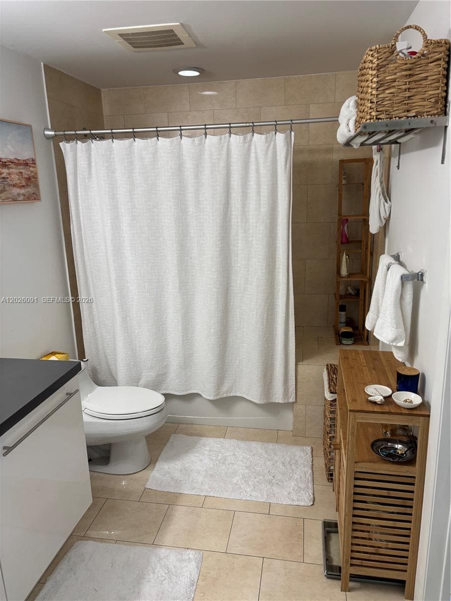 90 SW 3rd St # 1705, Miami FL 33130 — 11