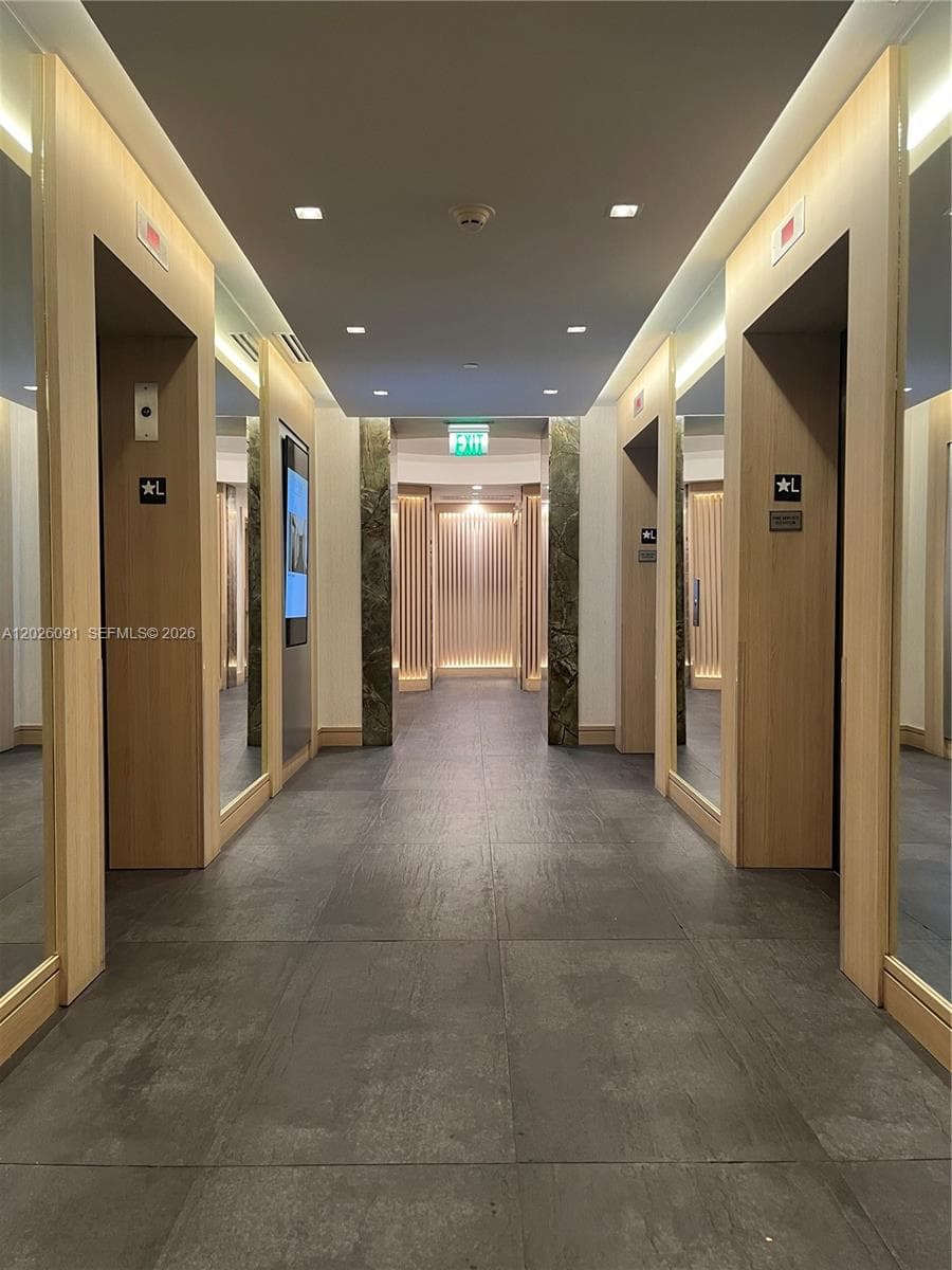 90 SW 3rd St # 1705, Miami FL 33130 — 25