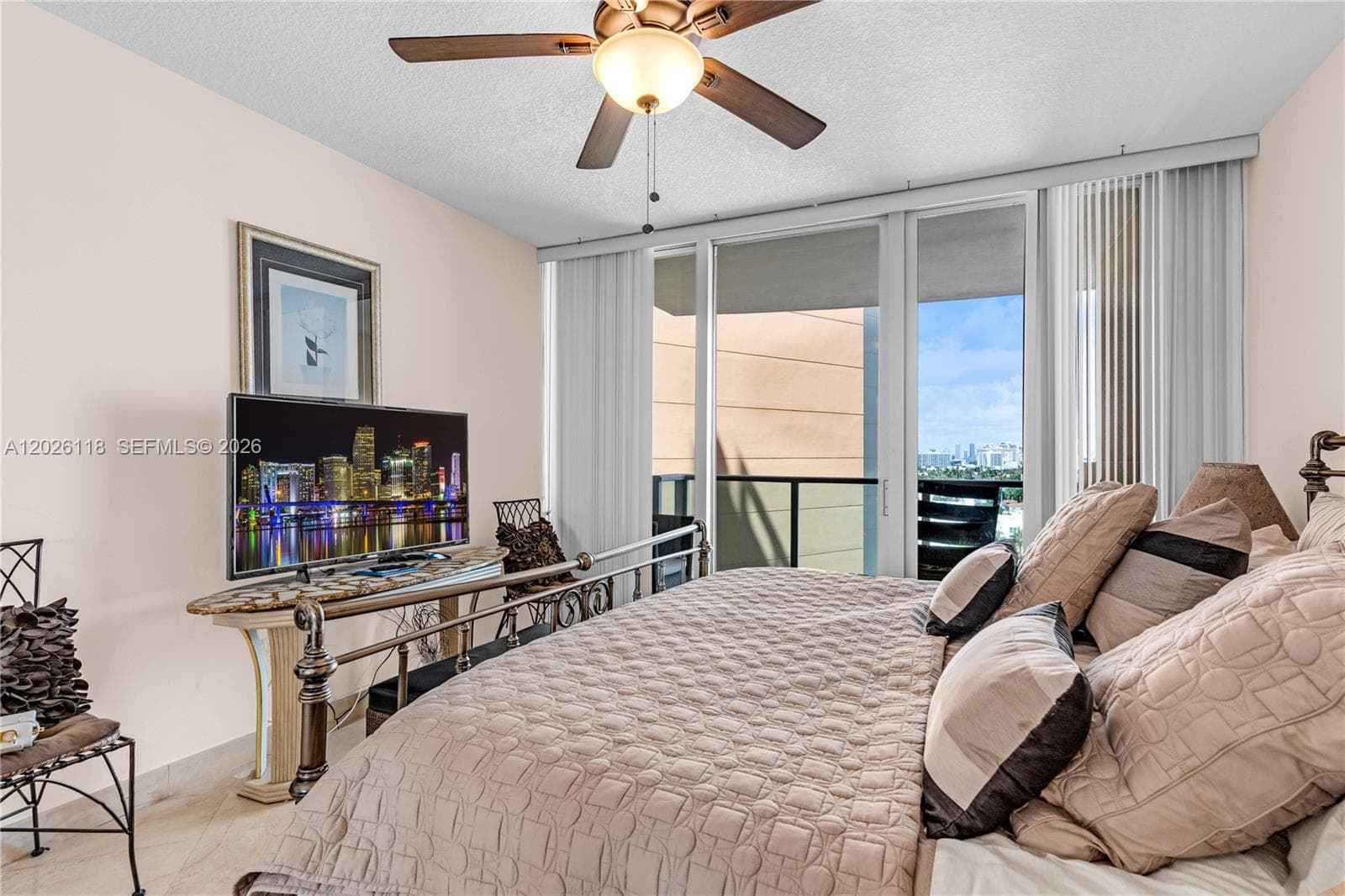 1455 Ocean Dr # 1106, Miami Beach FL 33139 — 23