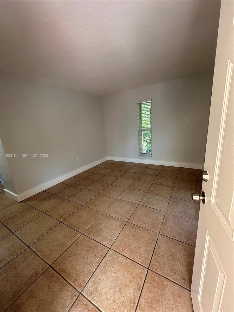 1208 Salzedo St # 18, Coral Gables FL 33134 — 2