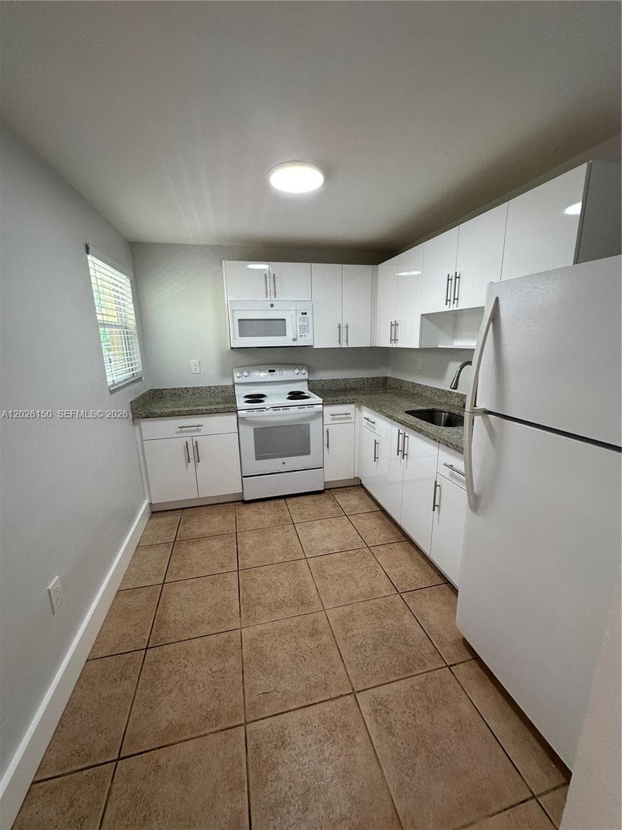 1208 Salzedo St # 18, Coral Gables FL 33134 — 3