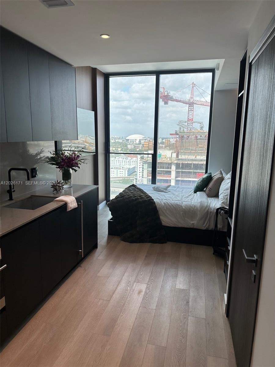 20 NE 11th St # 3712, Miami FL 33132 — 5