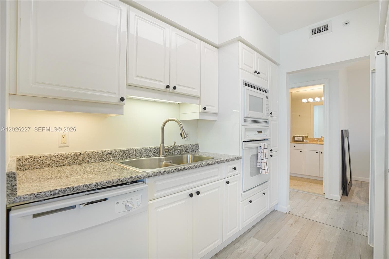 4779 Collins Ave # 2908, Miami Beach FL 33140 — 19
