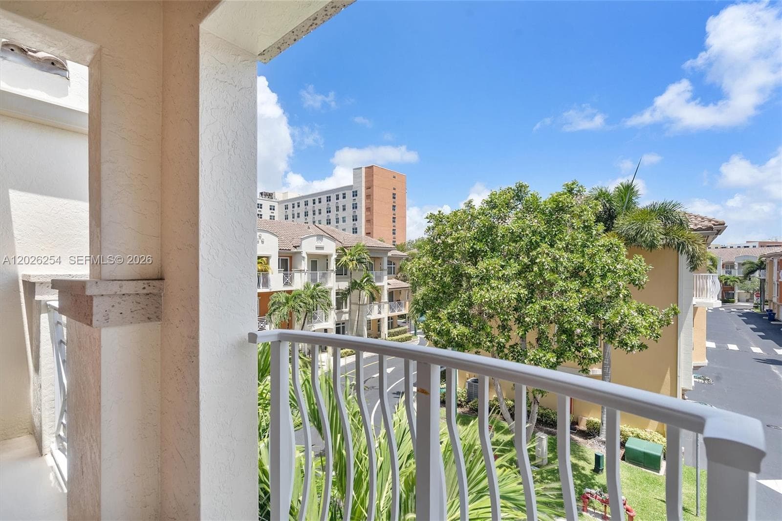 2704 NE 184th Ter, Aventura FL 33160 — 38