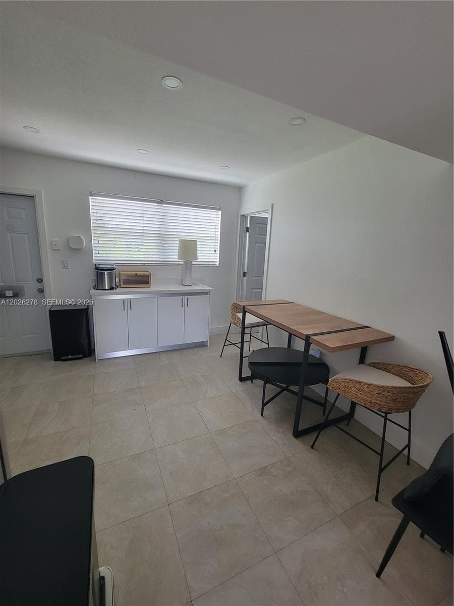 1052 SW 79th Ave, Miami FL 33144 — 6