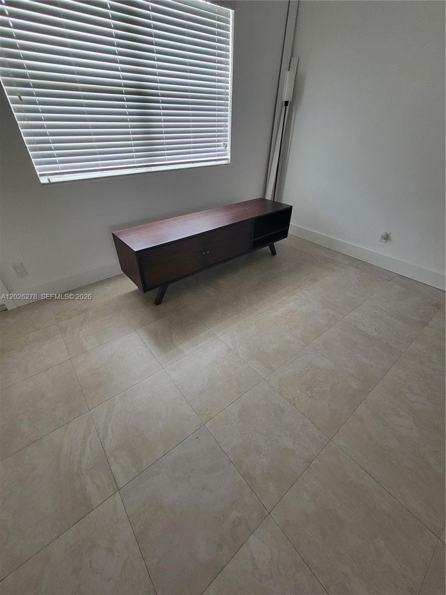 1052 SW 79th Ave, Miami FL 33144 — 19
