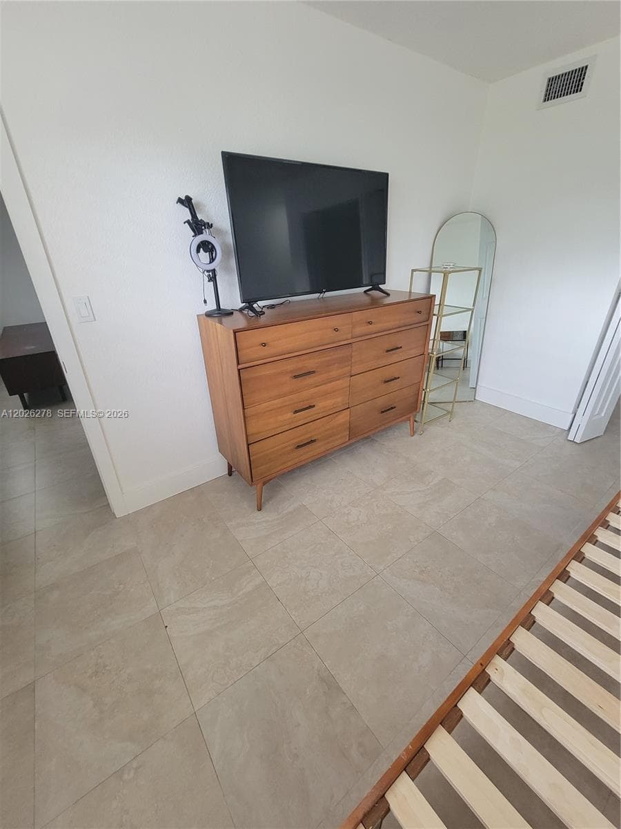 1052 SW 79th Ave, Miami FL 33144 — 21