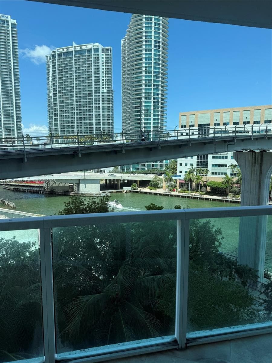 31 SE 5th St # 705, Miami FL 33131 — 13