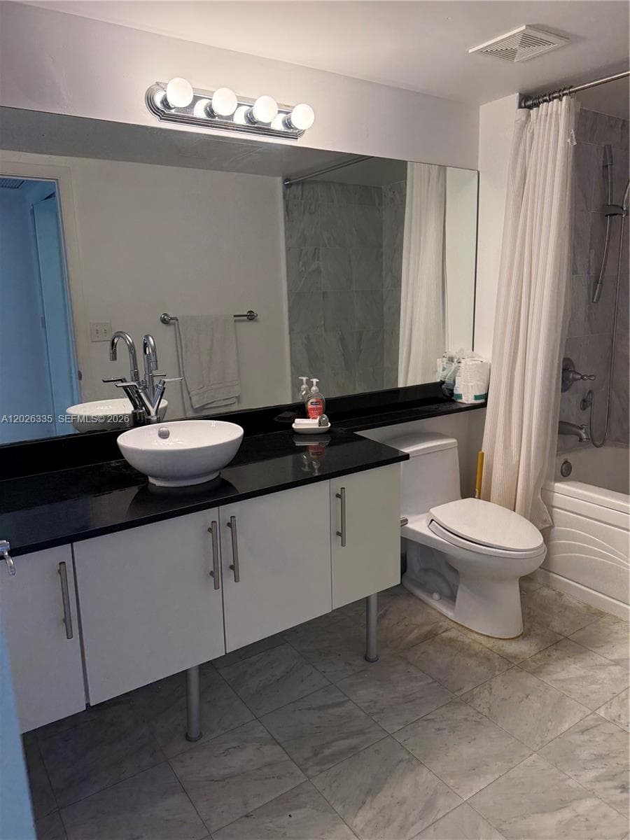 31 SE 5th St # 705, Miami FL 33131 — 17