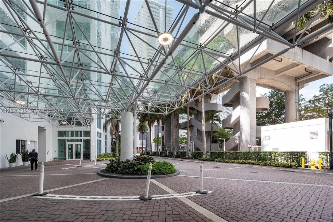 31 SE 5th St # 705, Miami FL 33131 — 3