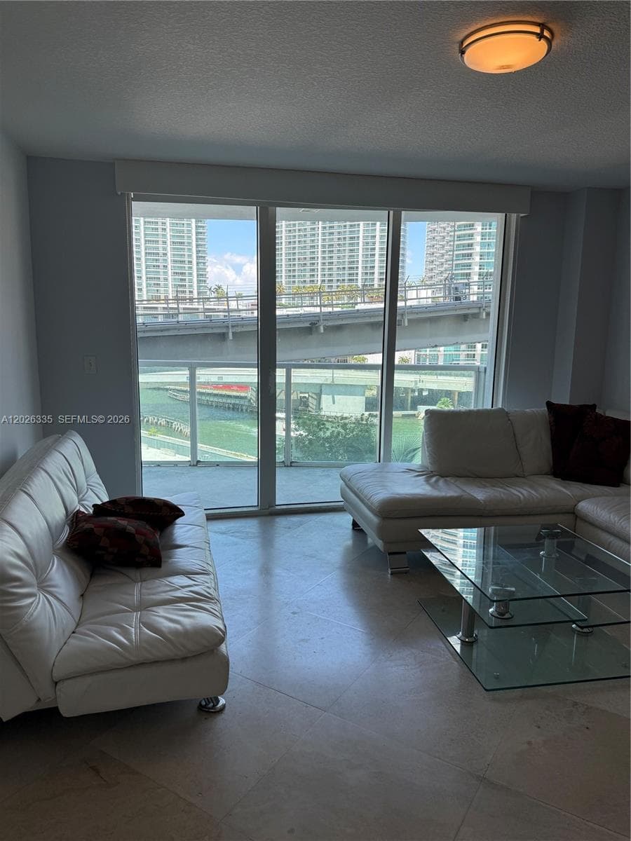 31 SE 5th St # 705, Miami FL 33131 — 14