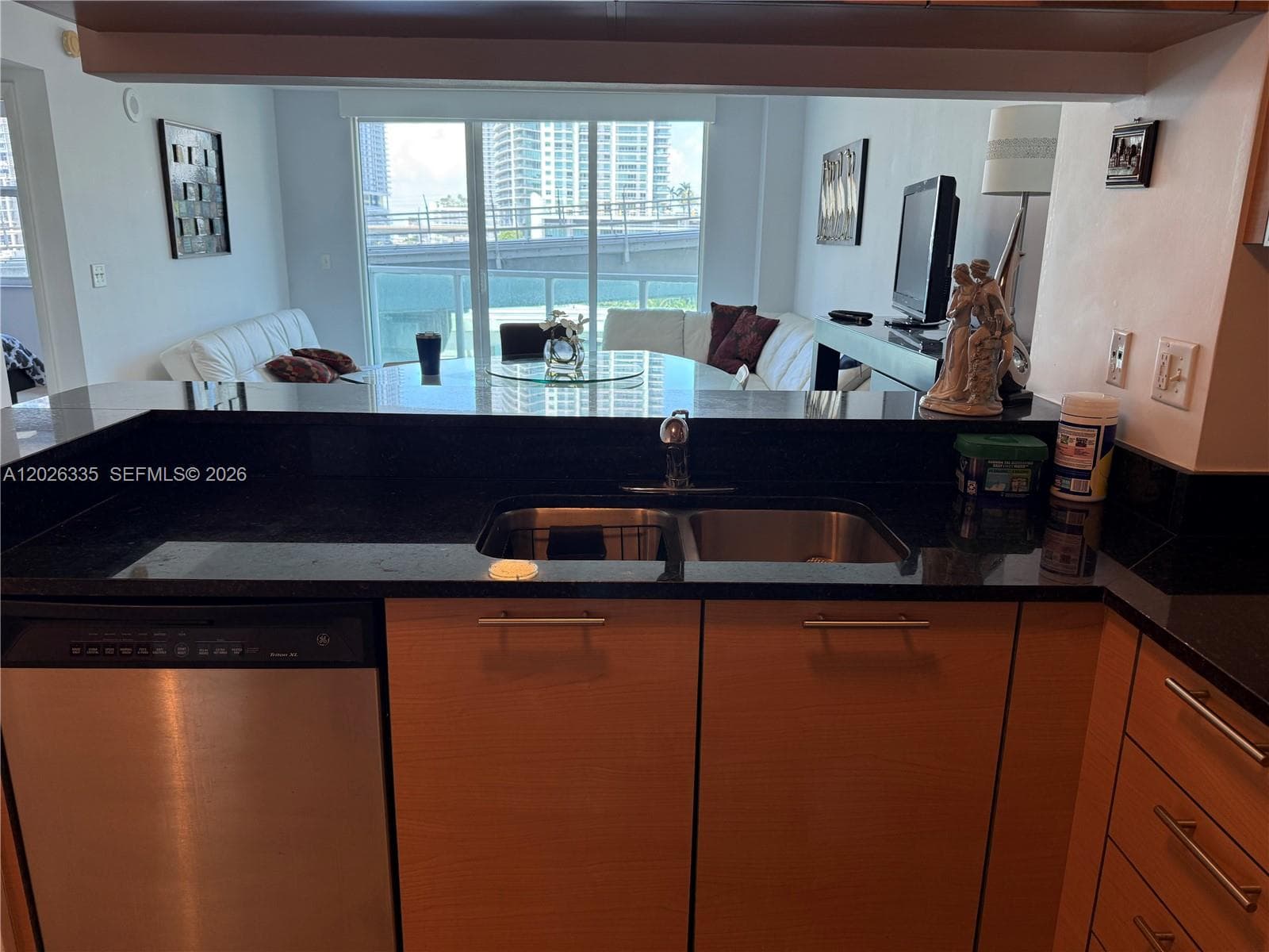 31 SE 5th St # 705, Miami FL 33131 — 15