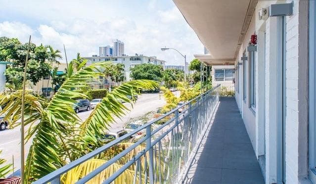 801 15th St # 208, Miami Beach FL 33139 — 11