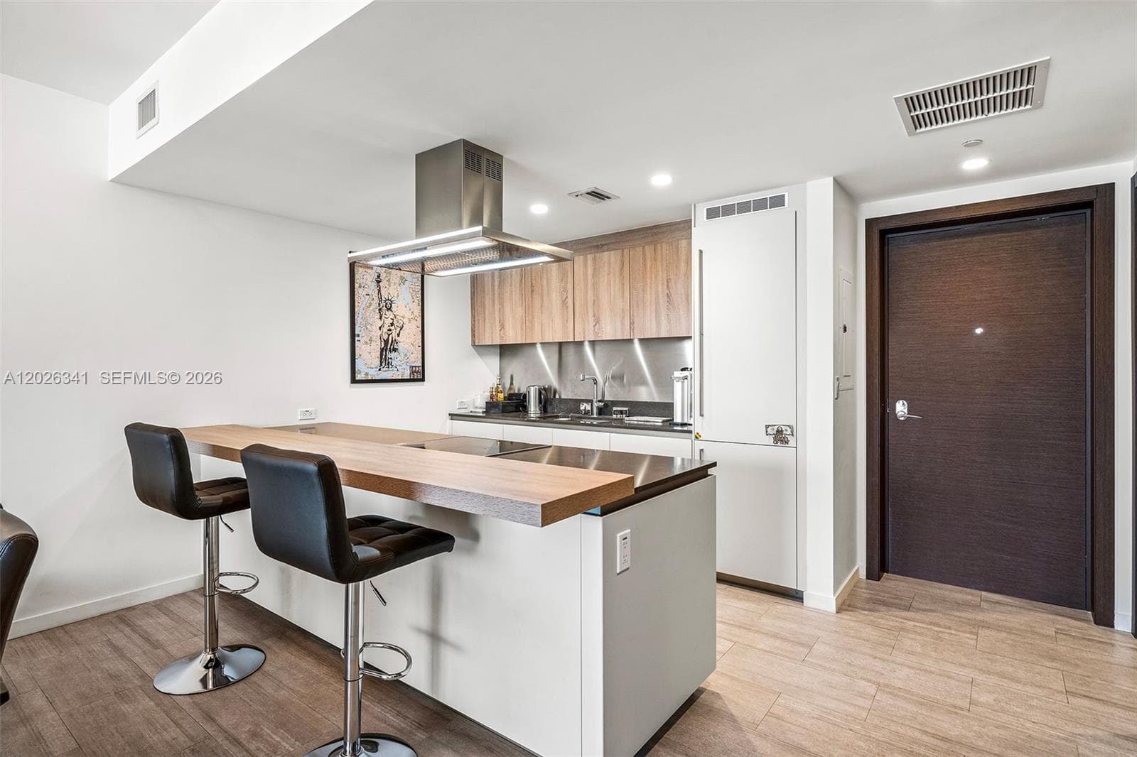 1000 Brickell Plz # 2111, Miami FL 33131 — 33