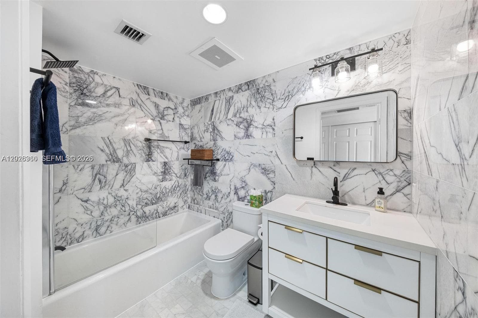 665 NE 25th St # 1805, Miami FL 33137 — 37