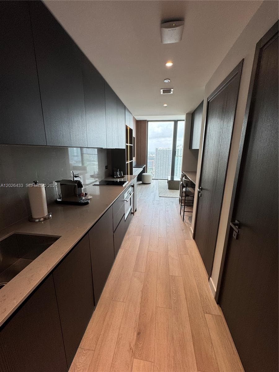 20 NE 11th St # 3405, Miami FL 33132 — 1