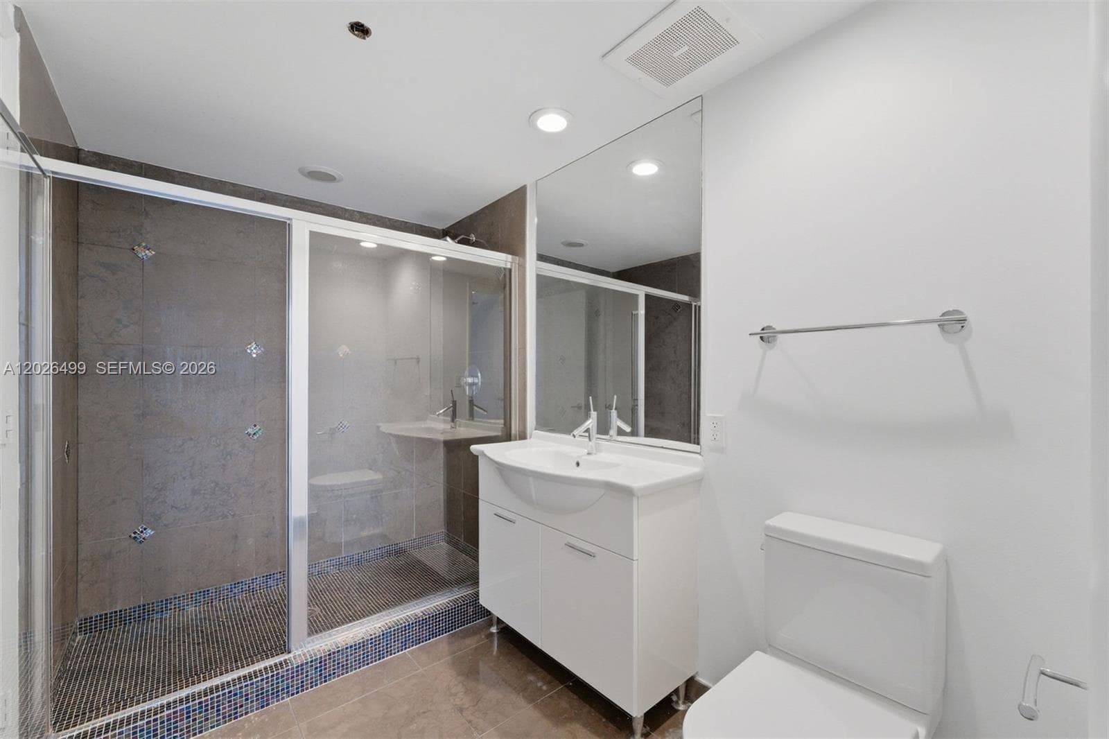 475 Brickell Ave # 3513, Miami FL 33131 — 17