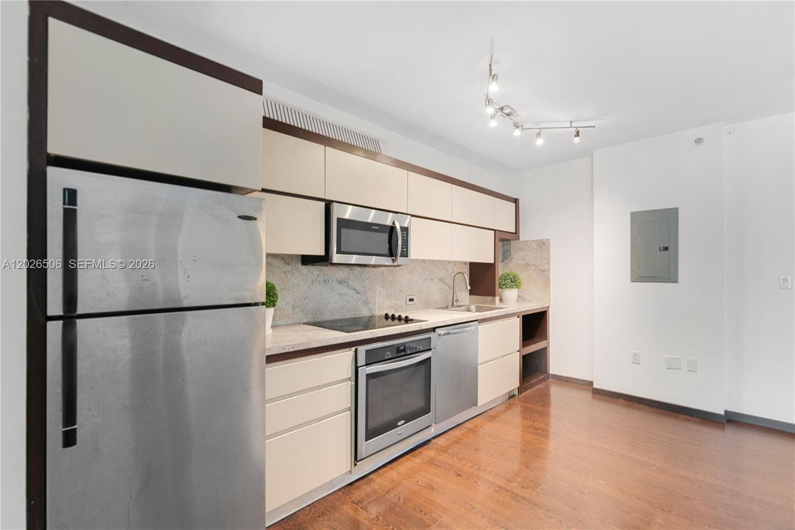 435 21st St # 212, Miami Beach FL 33139 — 7