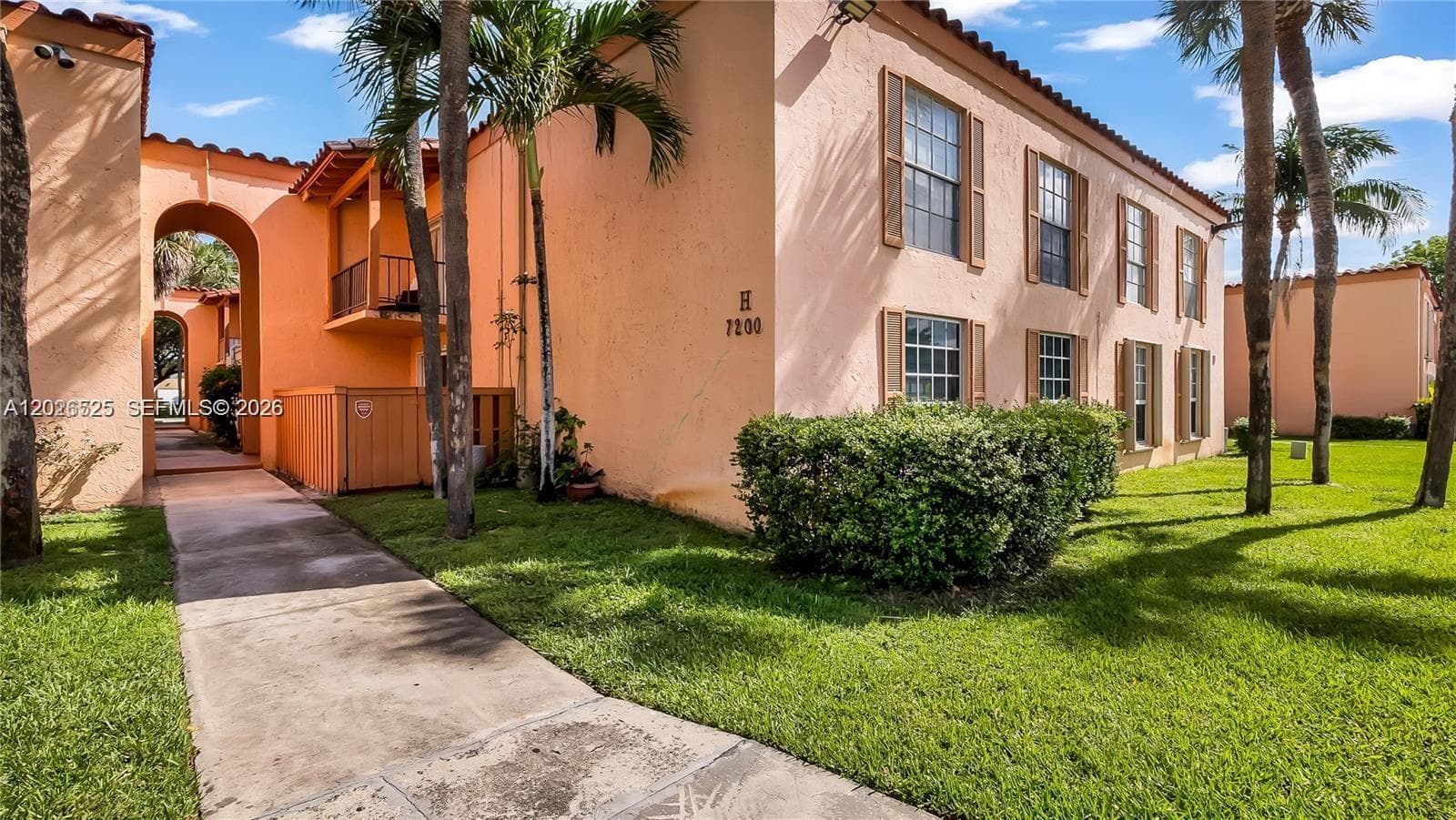 7200 Fairway Dr # H12, Miami Lakes FL 33014 — 1