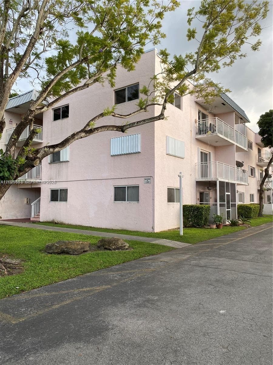 11307 SW 200th St # B, Miami FL 33157 — 11